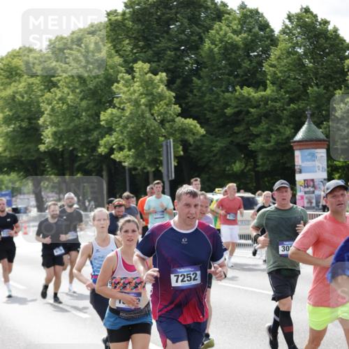 29.06.2025 - hella hamburg halbmarathon Jannik Wohlers http://msf.ph/oto/8160127 29.06.2025 10:18:33 Lombardsbrücke 1349, 1521, 2096, 2781, 2802, 2821, 3026, 3105, 3118, 3591, 3592, 3631, 4718, 4845, 5264, 5266, 5323, 5834, 6194, 6249, 6413, 6736, 7051, 7121, 7252, 8780, 9270, 9272, 9549, 9756, 9757, 10037, 10467, 10816, 11602, 11743, 12239, 12347, 12890, 13204, 13464, 14236, 14294, 14353, 14532, 14966, 15657, 15881, 16168, 16196, 16925, 17027, 17030, 17052, 17166, 17238, 17294, 17386, 17490, 17510, 17548, 17571, 17736, 17737, 18002, 18217, 18519, 18568, 18591, 19010 meine-sportfotos.de