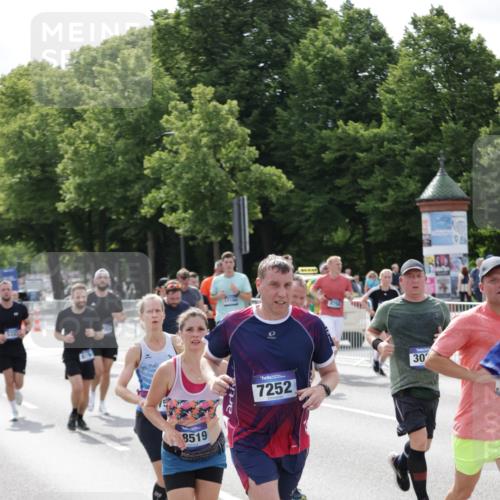 29.06.2025 - hella hamburg halbmarathon Jannik Wohlers http://msf.ph/oto/8160134 29.06.2025 10:18:33 Lombardsbrücke 1349, 1521, 2096, 2781, 2802, 2821, 3026, 3105, 3118, 3591, 3592, 3631, 4718, 4845, 5264, 5266, 5323, 5834, 6194, 6249, 6413, 6736, 7051, 7121, 7252, 8780, 9270, 9272, 9549, 9756, 9757, 10037, 10467, 10816, 11602, 11743, 12239, 12347, 12890, 13204, 13464, 14236, 14294, 14353, 14532, 14966, 15657, 15881, 16168, 16196, 16925, 17027, 17030, 17052, 17166, 17238, 17294, 17386, 17490, 17510, 17548, 17571, 17736, 17737, 18002, 18217, 18519, 18568, 18591, 19010 meine-sportfotos.de