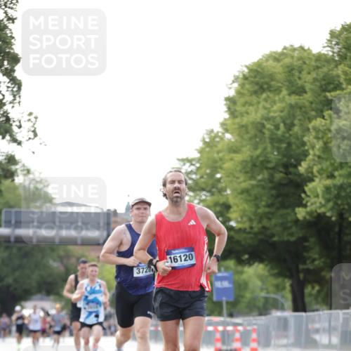 29.06.2025 - hella hamburg halbmarathon Jannik Wohlers http://msf.ph/oto/8160135 29.06.2025 09:39:32 Lombardsbrücke 51, 53, 2144, 2659, 3720, 6380, 11678, 14933, 16120, 17402 meine-sportfotos.de