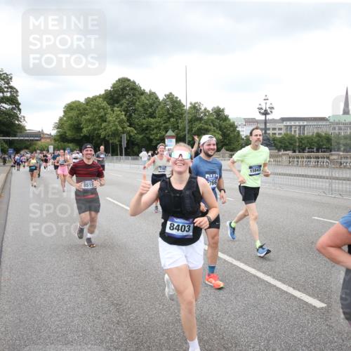 29.06.2025 - hella hamburg halbmarathon Jannik Wohlers http://msf.ph/oto/8160138 29.06.2025 10:54:51 Lombardsbrücke 1013, 2090, 2452, 3115, 3157, 3274, 3577, 4039, 4628, 5040, 5483, 6395, 6396, 6944, 7219, 7238, 7680, 7766, 8403, 8519, 10458, 11109, 11737, 11788, 11908, 12147, 12148, 13098, 13230, 13548, 14515, 14651, 14727, 15152, 15160, 15581, 15782, 15843, 16057, 16385, 16533, 17090, 19199 meine-sportfotos.de