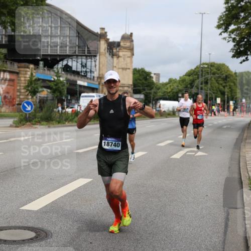 29.06.2025 - hella hamburg halbmarathon Yannick Fuchs http://msf.ph/oto/8160140 29.06.2025 10:20:09 20KM 1241, 2892, 7142, 10867, 11078, 13872, 14113, 14836, 15483, 16361, 16484, 17752, 18740 meine-sportfotos.de