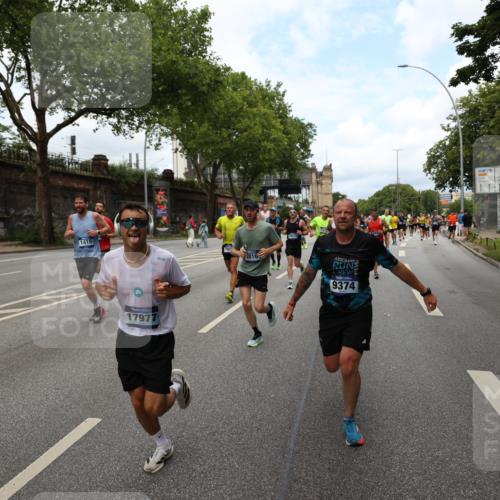 29.06.2025 - hella hamburg halbmarathon Yannick Fuchs http://msf.ph/oto/8160143 29.06.2025 10:38:45 20KM 1057, 1220, 1391, 1415, 1468, 1782, 1902, 1941, 2365, 2402, 2415, 2816, 3004, 3021, 3305, 3907, 4310, 4691, 4991, 4999, 5231, 5275, 5476, 5624, 5884, 6490, 6903, 7005, 7191, 7322, 8722, 9159, 9374, 9444, 9633, 10193, 10596, 11469, 12159, 12554, 12711, 12966, 13123, 14351, 14667, 14798, 14816, 15185, 15225, 15233, 15280, 15862, 16316, 16506, 16893, 17097, 17251, 17729, 17748, 18560, 18806, 19207 meine-sportfotos.de