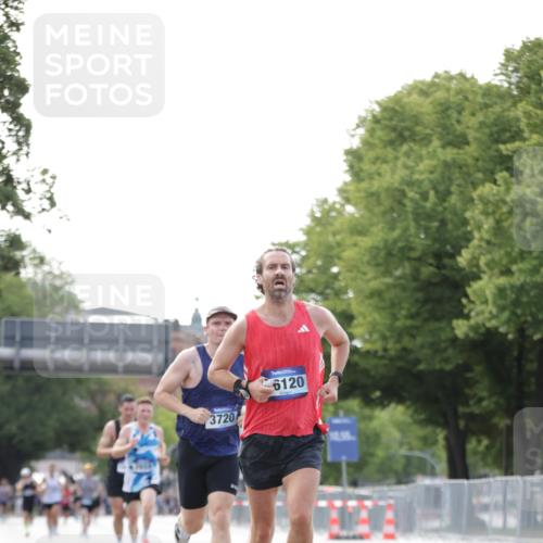 29.06.2025 - hella hamburg halbmarathon Jannik Wohlers http://msf.ph/oto/8160145 29.06.2025 09:39:32 Lombardsbrücke 51, 53, 2144, 2659, 3720, 6380, 11678, 14933, 16120, 17402 meine-sportfotos.de