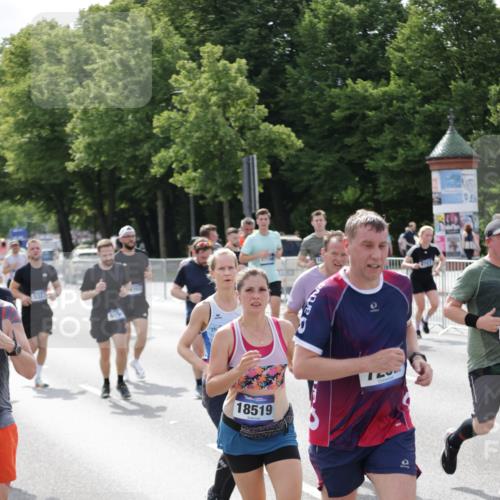 29.06.2025 - hella hamburg halbmarathon Jannik Wohlers http://msf.ph/oto/8160148 29.06.2025 10:18:34 Lombardsbrücke 1349, 1718, 2096, 2781, 2802, 3026, 3105, 3118, 3631, 4718, 4845, 5264, 5266, 5323, 5834, 6194, 6249, 6413, 6736, 7051, 7121, 7252, 8780, 9270, 9272, 9549, 9756, 9757, 10037, 10467, 10816, 11602, 11743, 12239, 12347, 12890, 13204, 13464, 14236, 14294, 14353, 14532, 14966, 15657, 15881, 16168, 16196, 16925, 17027, 17030, 17052, 17166, 17238, 17294, 17386, 17490, 17510, 17548, 17571, 17736, 17737, 18002, 18217, 18519, 18568, 18591, 19010 meine-sportfotos.de