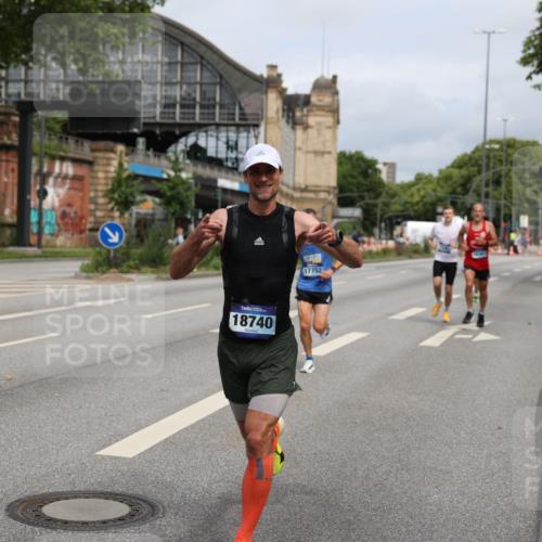 29.06.2025 - hella hamburg halbmarathon Yannick Fuchs http://msf.ph/oto/8160150 29.06.2025 10:20:09 20KM 1241, 2892, 7142, 10867, 11078, 13872, 14113, 14836, 15483, 16361, 16484, 17752, 18740 meine-sportfotos.de