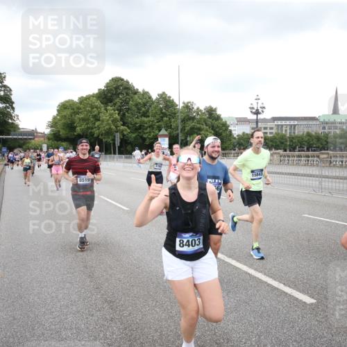 29.06.2025 - hella hamburg halbmarathon Jannik Wohlers http://msf.ph/oto/8160155 29.06.2025 10:54:51 Lombardsbrücke 1013, 2090, 2452, 3115, 3157, 3274, 3577, 4039, 4628, 5040, 5483, 6395, 6396, 6944, 7219, 7238, 7680, 7766, 8403, 8519, 10458, 11109, 11737, 11788, 11908, 12147, 12148, 13098, 13230, 13548, 14515, 14651, 14727, 15152, 15160, 15581, 15782, 15843, 16057, 16385, 16533, 17090, 19199 meine-sportfotos.de