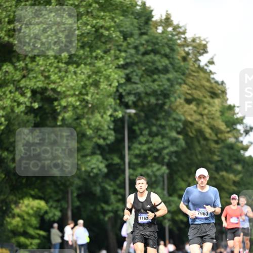 29.06.2025 - hella hamburg halbmarathon Dr. Thomas Lammeyer http://msf.ph/oto/8160158 29.06.2025 09:44:20 Kennedybrücke 2459, 7963, 9442, 10234 meine-sportfotos.de