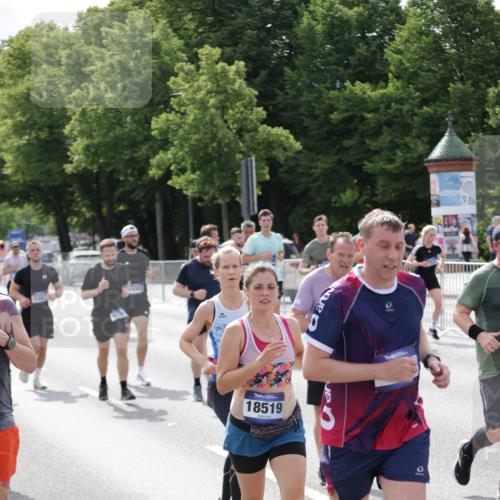 29.06.2025 - hella hamburg halbmarathon Jannik Wohlers http://msf.ph/oto/8160163 29.06.2025 10:18:34 Lombardsbrücke 1349, 1718, 2096, 2781, 2802, 3026, 3105, 3118, 3631, 4718, 4845, 5264, 5266, 5323, 5834, 6194, 6249, 6413, 6736, 7051, 7121, 7252, 8780, 9270, 9272, 9549, 9756, 9757, 10037, 10467, 10816, 11602, 11743, 12239, 12347, 12890, 13204, 13464, 14236, 14294, 14353, 14532, 14966, 15657, 15881, 16168, 16196, 16925, 17027, 17030, 17052, 17166, 17238, 17294, 17386, 17490, 17510, 17548, 17571, 17736, 17737, 18002, 18217, 18519, 18568, 18591, 19010 meine-sportfotos.de
