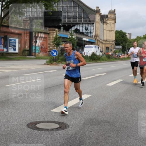 29.06.2025 - hella hamburg halbmarathon Yannick Fuchs http://msf.ph/oto/8160168 29.06.2025 10:20:10 20KM 1241, 1271, 2892, 7142, 10867, 11078, 13872, 14113, 14836, 15483, 16361, 16484, 17752, 18740 meine-sportfotos.de