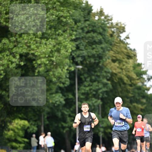 29.06.2025 - hella hamburg halbmarathon Dr. Thomas Lammeyer http://msf.ph/oto/8160170 29.06.2025 09:44:20 Kennedybrücke 2459, 7963, 9442, 10234 meine-sportfotos.de