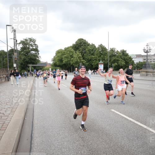 29.06.2025 - hella hamburg halbmarathon Jannik Wohlers http://msf.ph/oto/8160171 29.06.2025 10:54:52 Lombardsbrücke 1013, 2090, 2452, 3115, 3157, 3274, 3577, 4039, 4628, 5040, 5483, 6395, 6396, 6944, 7219, 7238, 7680, 7766, 8403, 8519, 10458, 10885, 11109, 11737, 12147, 12148, 13098, 13230, 13548, 14515, 14651, 14727, 15152, 15160, 15581, 15782, 15843, 16057, 16385, 16533, 17090, 19199 meine-sportfotos.de