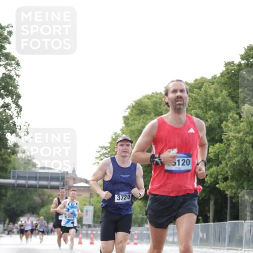 29.06.2025 - hella hamburg halbmarathon Jannik Wohlers http://msf.ph/oto/8160173 29.06.2025 09:39:34 Lombardsbrücke 53, 2144, 2659, 3720, 6380, 11678, 14717, 14933, 16120, 17402 meine-sportfotos.de