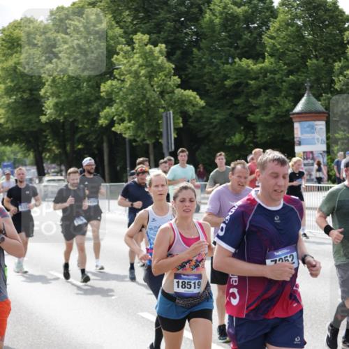 29.06.2025 - hella hamburg halbmarathon Jannik Wohlers http://msf.ph/oto/8160177 29.06.2025 10:18:34 Lombardsbrücke 1349, 1718, 2096, 2781, 2802, 3026, 3105, 3118, 3631, 4718, 4845, 5264, 5266, 5323, 5834, 6194, 6249, 6413, 6736, 7051, 7121, 7252, 8780, 9270, 9272, 9549, 9756, 9757, 10037, 10467, 10816, 11602, 11743, 12239, 12347, 12890, 13204, 13464, 14236, 14294, 14353, 14532, 14966, 15657, 15881, 16168, 16196, 16925, 17027, 17030, 17052, 17166, 17238, 17294, 17386, 17490, 17510, 17548, 17571, 17736, 17737, 18002, 18217, 18519, 18568, 18591, 19010 meine-sportfotos.de