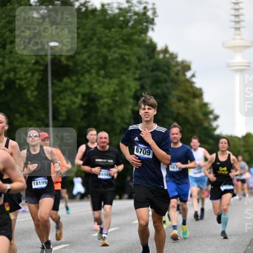 29.06.2025 - hella hamburg halbmarathon Dr. Thomas Lammeyer http://msf.ph/oto/8160182 29.06.2025 10:08:32 Kennedybrücke 1032, 1161, 1367, 1377, 1674, 2011, 3413, 3488, 4488, 4904, 5354, 5363, 5365, 5976, 6706, 6709, 8217, 10213, 10756, 10962 meine-sportfotos.de
