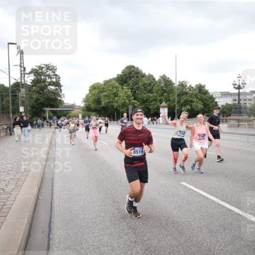 29.06.2025 - hella hamburg halbmarathon Jannik Wohlers http://msf.ph/oto/8160184 29.06.2025 10:54:52 Lombardsbrücke 1013, 2090, 2452, 3115, 3157, 3274, 3577, 4039, 4628, 5040, 5483, 6395, 6396, 6944, 7219, 7238, 7680, 7766, 8403, 8519, 10458, 10885, 11109, 11737, 12147, 12148, 13098, 13230, 13548, 14515, 14651, 14727, 15152, 15160, 15581, 15782, 15843, 16057, 16385, 16533, 17090, 19199 meine-sportfotos.de