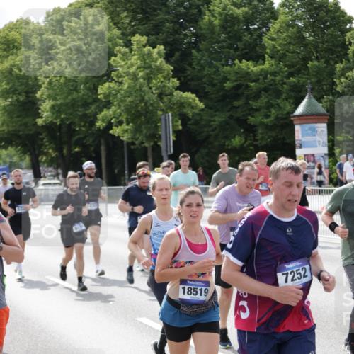 29.06.2025 - hella hamburg halbmarathon Jannik Wohlers http://msf.ph/oto/8160192 29.06.2025 10:18:34 Lombardsbrücke 1349, 1718, 2096, 2781, 2802, 3026, 3105, 3118, 3631, 4718, 4845, 5264, 5266, 5323, 5834, 6194, 6249, 6413, 6736, 7051, 7121, 7252, 8780, 9270, 9272, 9549, 9756, 9757, 10037, 10467, 10816, 11602, 11743, 12239, 12347, 12890, 13204, 13464, 14236, 14294, 14353, 14532, 14966, 15657, 15881, 16168, 16196, 16925, 17027, 17030, 17052, 17166, 17238, 17294, 17386, 17490, 17510, 17548, 17571, 17736, 17737, 18002, 18217, 18519, 18568, 18591, 19010 meine-sportfotos.de