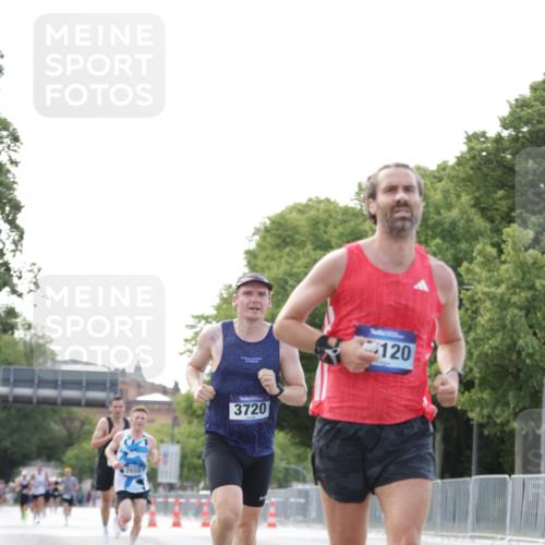 29.06.2025 - hella hamburg halbmarathon Jannik Wohlers http://msf.ph/oto/8160195 29.06.2025 09:39:34 Lombardsbrücke 53, 2144, 2659, 3720, 6380, 11678, 14717, 14933, 16120, 17402 meine-sportfotos.de