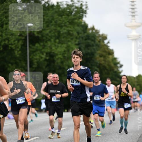 29.06.2025 - hella hamburg halbmarathon Dr. Thomas Lammeyer http://msf.ph/oto/8160207 29.06.2025 10:08:32 Kennedybrücke 1032, 1161, 1367, 1377, 1674, 2011, 3413, 3488, 4488, 4904, 5354, 5363, 5365, 5976, 6706, 6709, 8217, 10213, 10756, 10962 meine-sportfotos.de