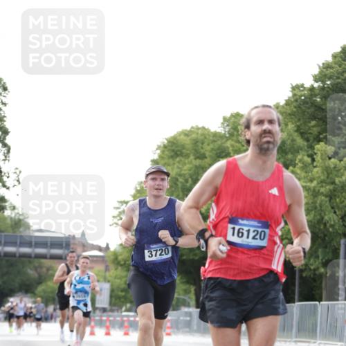 29.06.2025 - hella hamburg halbmarathon Jannik Wohlers http://msf.ph/oto/8160208 29.06.2025 09:39:34 Lombardsbrücke 53, 2144, 2659, 3720, 6380, 11678, 14717, 14933, 16120, 17402 meine-sportfotos.de