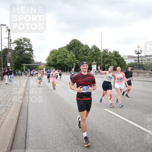 29.06.2025 - hella hamburg halbmarathon Jannik Wohlers http://msf.ph/oto/8160212 29.06.2025 10:54:52 Lombardsbrücke 1013, 2090, 2452, 3115, 3157, 3274, 3577, 4039, 4628, 5040, 5483, 6395, 6396, 6944, 7219, 7238, 7680, 7766, 8403, 8519, 10458, 10885, 11109, 11737, 12147, 12148, 13098, 13230, 13548, 14515, 14651, 14727, 15152, 15160, 15581, 15782, 15843, 16057, 16385, 16533, 17090, 19199 meine-sportfotos.de