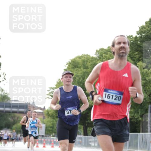 29.06.2025 - hella hamburg halbmarathon Jannik Wohlers http://msf.ph/oto/8160216 29.06.2025 09:39:34 Lombardsbrücke 53, 2144, 2659, 3720, 6380, 11678, 14717, 14933, 16120, 17402 meine-sportfotos.de
