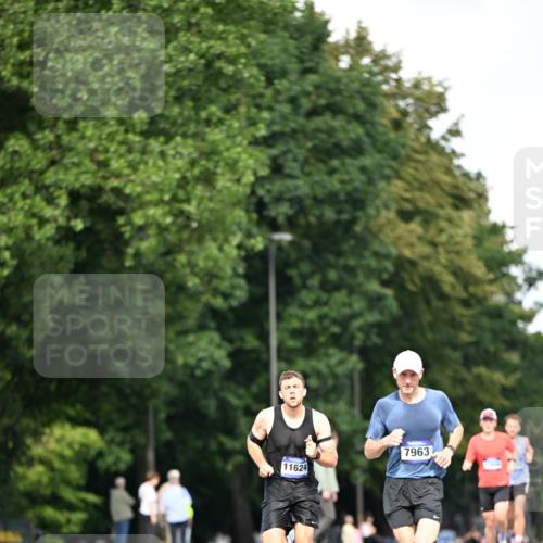 29.06.2025 - hella hamburg halbmarathon Dr. Thomas Lammeyer http://msf.ph/oto/8160217 29.06.2025 09:44:21 Kennedybrücke 2459, 4128, 7963, 9442, 10234 meine-sportfotos.de