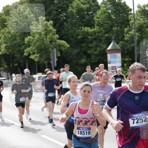29.06.2025 - hella hamburg halbmarathon Jannik Wohlers http://msf.ph/oto/8160221 29.06.2025 10:18:34 Lombardsbrücke 1349, 1718, 2096, 2781, 2802, 3026, 3105, 3118, 3631, 4718, 4845, 5264, 5266, 5323, 5834, 6194, 6249, 6413, 6736, 7051, 7121, 7252, 8780, 9270, 9272, 9549, 9756, 9757, 10037, 10467, 10816, 11602, 11743, 12239, 12347, 12890, 13204, 13464, 14236, 14294, 14353, 14532, 14966, 15657, 15881, 16168, 16196, 16925, 17027, 17030, 17052, 17166, 17238, 17294, 17386, 17490, 17510, 17548, 17571, 17736, 17737, 18002, 18217, 18519, 18568, 18591, 19010 meine-sportfotos.de
