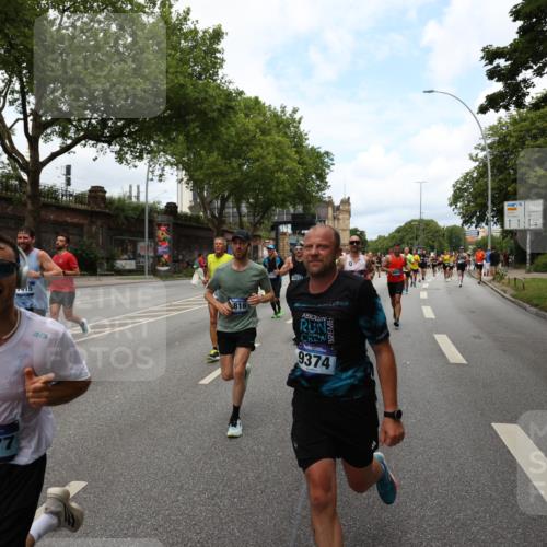 29.06.2025 - hella hamburg halbmarathon Yannick Fuchs http://msf.ph/oto/8160223 29.06.2025 10:38:46 20KM 1057, 1220, 1391, 1415, 1468, 1782, 1902, 1941, 2365, 2402, 2415, 2816, 3004, 3021, 3098, 3305, 3907, 4310, 4691, 4991, 4999, 5231, 5275, 5476, 5624, 5884, 6490, 6903, 7005, 7191, 7322, 7710, 8722, 9159, 9374, 9444, 9633, 10193, 10596, 11469, 12159, 12554, 12711, 13123, 14351, 14667, 14798, 14816, 15185, 15225, 15233, 15280, 15862, 16316, 16506, 16893, 17097, 17251, 17729, 17748, 18560, 18806, 19207 meine-sportfotos.de