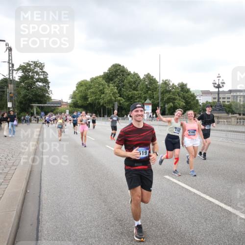 29.06.2025 - hella hamburg halbmarathon Jannik Wohlers http://msf.ph/oto/8160224 29.06.2025 10:54:52 Lombardsbrücke 1013, 2090, 2452, 3115, 3157, 3274, 3577, 4039, 4628, 5040, 5483, 6395, 6396, 6944, 7219, 7238, 7680, 7766, 8403, 8519, 10458, 10885, 11109, 11737, 12147, 12148, 13098, 13230, 13548, 14515, 14651, 14727, 15152, 15160, 15581, 15782, 15843, 16057, 16385, 16533, 17090, 19199 meine-sportfotos.de