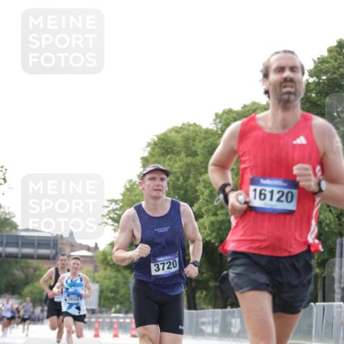 29.06.2025 - hella hamburg halbmarathon Jannik Wohlers http://msf.ph/oto/8160225 29.06.2025 09:39:34 Lombardsbrücke 53, 2144, 2659, 3720, 6380, 11678, 14717, 14933, 16120, 17402 meine-sportfotos.de