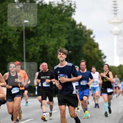 29.06.2025 - hella hamburg halbmarathon Dr. Thomas Lammeyer http://msf.ph/oto/8160226 29.06.2025 10:08:32 Kennedybrücke 1032, 1161, 1367, 1377, 1674, 2011, 3413, 3488, 4488, 4904, 5354, 5363, 5365, 5976, 6706, 6709, 8217, 10213, 10756, 10962 meine-sportfotos.de