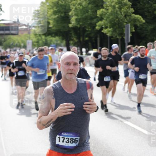 29.06.2025 - hella hamburg halbmarathon Jannik Wohlers http://msf.ph/oto/8160232 29.06.2025 10:18:35 Lombardsbrücke 1349, 1718, 1755, 2096, 2781, 2802, 3026, 3105, 3118, 3631, 4718, 4845, 5264, 5266, 5323, 6194, 6249, 6413, 6482, 6736, 7051, 7252, 8780, 9270, 9272, 9549, 9756, 9757, 10037, 10467, 10816, 11602, 11743, 12239, 12890, 13204, 13464, 14236, 14294, 14353, 14532, 14966, 15657, 16168, 16196, 16925, 17027, 17030, 17052, 17166, 17238, 17294, 17386, 17490, 17510, 17548, 17571, 17736, 17737, 18002, 18217, 18519, 18568, 18591, 19010 meine-sportfotos.de