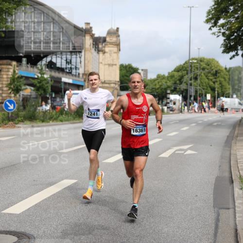 29.06.2025 - hella hamburg halbmarathon Yannick Fuchs http://msf.ph/oto/8160233 29.06.2025 10:20:12 20KM 1241, 1271, 2892, 10867, 11078, 13872, 13913, 14113, 14836, 15483, 16361, 16484, 17752, 18740 meine-sportfotos.de