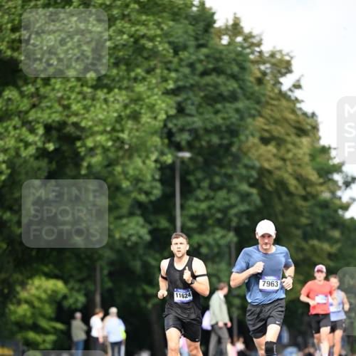 29.06.2025 - hella hamburg halbmarathon Dr. Thomas Lammeyer http://msf.ph/oto/8160235 29.06.2025 09:44:21 Kennedybrücke 2459, 4128, 7963, 9442, 10234 meine-sportfotos.de