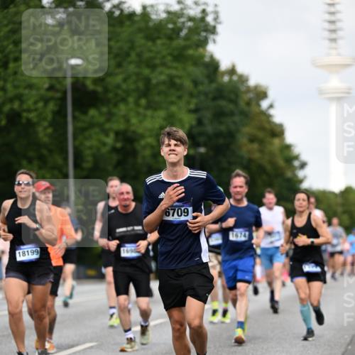 29.06.2025 - hella hamburg halbmarathon Dr. Thomas Lammeyer http://msf.ph/oto/8160250 29.06.2025 10:08:32 Kennedybrücke 1032, 1161, 1367, 1377, 1674, 2011, 3413, 3488, 4488, 4904, 5354, 5363, 5365, 5976, 6706, 6709, 8217, 10213, 10756, 10962 meine-sportfotos.de