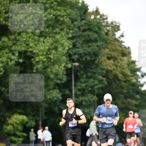 29.06.2025 - hella hamburg halbmarathon Dr. Thomas Lammeyer http://msf.ph/oto/8160266 29.06.2025 09:44:21 Kennedybrücke 2459, 4128, 7963, 9442, 10234 meine-sportfotos.de
