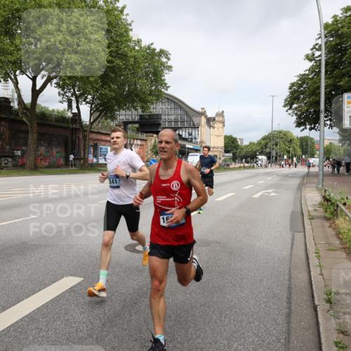 29.06.2025 - hella hamburg halbmarathon Yannick Fuchs http://msf.ph/oto/8160270 29.06.2025 10:20:13 20KM 1241, 1271, 10867, 11078, 13872, 13913, 14113, 14836, 15483, 16361, 16484, 17752, 18740 meine-sportfotos.de