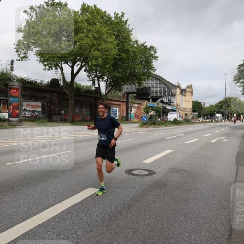 29.06.2025 - hella hamburg halbmarathon Yannick Fuchs http://msf.ph/oto/8160279 29.06.2025 10:20:14 20KM 1241, 1271, 10867, 11078, 13872, 13913, 14113, 14836, 15483, 16361, 16484, 17752, 18740 meine-sportfotos.de