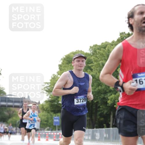 29.06.2025 - hella hamburg halbmarathon Jannik Wohlers http://msf.ph/oto/8160280 29.06.2025 09:39:34 Lombardsbrücke 53, 2144, 2659, 3720, 6380, 11678, 14717, 14933, 16120, 17402 meine-sportfotos.de