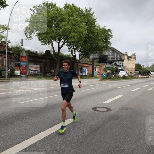 29.06.2025 - hella hamburg halbmarathon Yannick Fuchs http://msf.ph/oto/8160286 29.06.2025 10:20:14 20KM 1241, 1271, 10867, 11078, 13872, 13913, 14113, 14836, 15483, 16361, 16484, 17752, 18740 meine-sportfotos.de