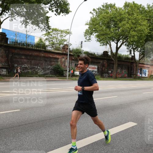 29.06.2025 - hella hamburg halbmarathon Yannick Fuchs http://msf.ph/oto/8160299 29.06.2025 10:20:15 20KM 1241, 1271, 10867, 11078, 13872, 13913, 14113, 14836, 15483, 16361, 16484, 17752 meine-sportfotos.de