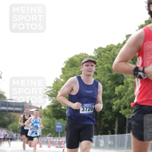 29.06.2025 - hella hamburg halbmarathon Jannik Wohlers http://msf.ph/oto/8160301 29.06.2025 09:39:34 Lombardsbrücke 53, 2144, 2659, 3720, 6380, 11678, 14717, 14933, 16120, 17402 meine-sportfotos.de