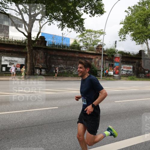 29.06.2025 - hella hamburg halbmarathon Yannick Fuchs http://msf.ph/oto/8160307 29.06.2025 10:20:15 20KM 1241, 1271, 10867, 11078, 13872, 13913, 14113, 14836, 15483, 16361, 16484, 17752 meine-sportfotos.de
