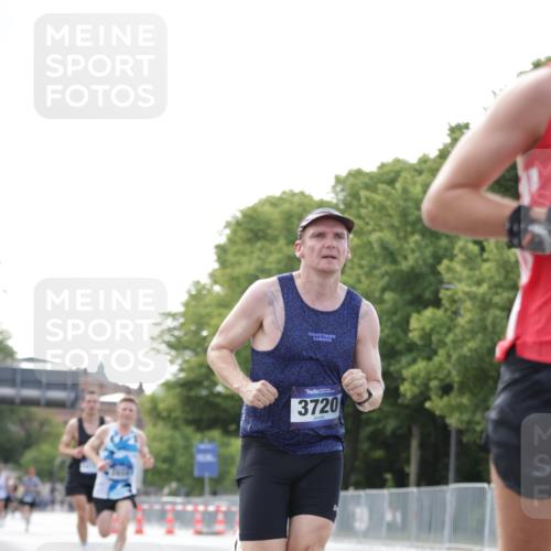 29.06.2025 - hella hamburg halbmarathon Jannik Wohlers http://msf.ph/oto/8160317 29.06.2025 09:39:34 Lombardsbrücke 53, 2144, 2659, 3720, 6380, 11678, 14717, 14933, 16120, 17402 meine-sportfotos.de