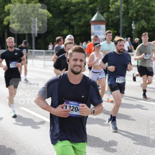 29.06.2025 - hella hamburg halbmarathon Jannik Wohlers http://msf.ph/oto/8160319 29.06.2025 10:18:36 Lombardsbrücke 1349, 1718, 1755, 2096, 2802, 3026, 3105, 3118, 3631, 4718, 4845, 5034, 5098, 5264, 5266, 5323, 6194, 6249, 6413, 6477, 6482, 6736, 7051, 7252, 8780, 9270, 9272, 9549, 9652, 9756, 9757, 10037, 10467, 10816, 11602, 11743, 12239, 12890, 13204, 13464, 14236, 14294, 14353, 14966, 15594, 15657, 16168, 16925, 17027, 17030, 17052, 17166, 17238, 17294, 17386, 17490, 17510, 17548, 17571, 17736, 17737, 18002, 18217, 18519, 18568, 18591, 19010 meine-sportfotos.de