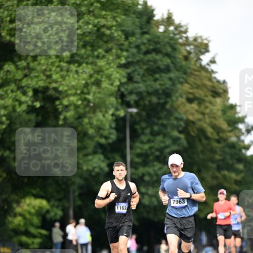 29.06.2025 - hella hamburg halbmarathon Dr. Thomas Lammeyer http://msf.ph/oto/8160330 29.06.2025 09:44:21 Kennedybrücke 2459, 4128, 7963, 9442, 10234 meine-sportfotos.de