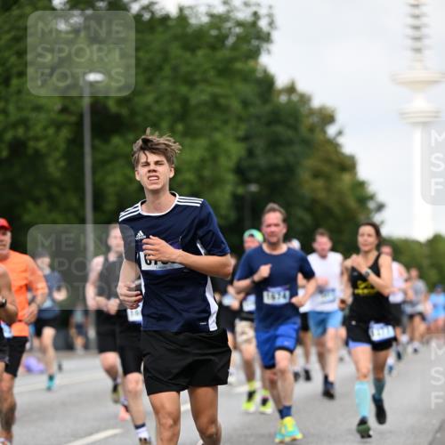 29.06.2025 - hella hamburg halbmarathon Dr. Thomas Lammeyer http://msf.ph/oto/8160341 29.06.2025 10:08:33 Kennedybrücke 1161, 1367, 1377, 1674, 2011, 3413, 3488, 4146, 4488, 4904, 5354, 5365, 5976, 6706, 6709, 8217, 10213, 10756, 10962 meine-sportfotos.de