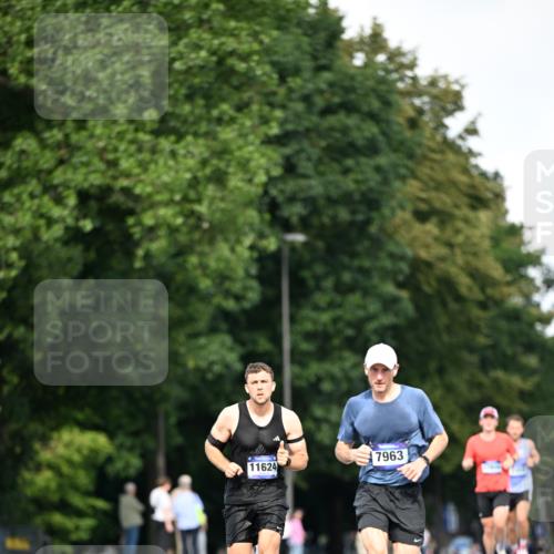 29.06.2025 - hella hamburg halbmarathon Dr. Thomas Lammeyer http://msf.ph/oto/8160348 29.06.2025 09:44:21 Kennedybrücke 2459, 4128, 7963, 9442, 10234 meine-sportfotos.de