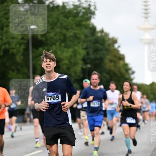29.06.2025 - hella hamburg halbmarathon Dr. Thomas Lammeyer http://msf.ph/oto/8160354 29.06.2025 10:08:33 Kennedybrücke 1161, 1367, 1377, 1674, 2011, 3413, 3488, 4146, 4488, 4904, 5354, 5365, 5976, 6706, 6709, 8217, 10213, 10756, 10962 meine-sportfotos.de