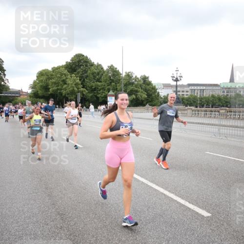 29.06.2025 - hella hamburg halbmarathon Jannik Wohlers http://msf.ph/oto/8160359 29.06.2025 10:54:55 Lombardsbrücke 1013, 1917, 2090, 2452, 3115, 3157, 3577, 4039, 4628, 5040, 5483, 6395, 6396, 6944, 7219, 7680, 7766, 8403, 8519, 10458, 10885, 11109, 11737, 13098, 13230, 14515, 14651, 14727, 15152, 15160, 15581, 15782, 15843, 16385, 16533, 17396, 19199 meine-sportfotos.de